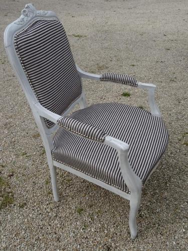 Restauration fauteuil type Louis XV
